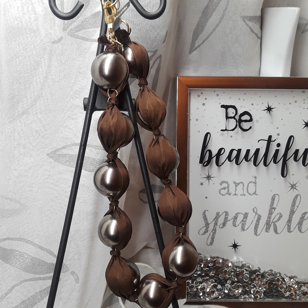 BR Oversized beaded necklace